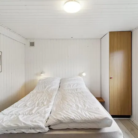 Dom wakacyjny Iris - 300m From The Sea In Djursland And Mols By Interhome *