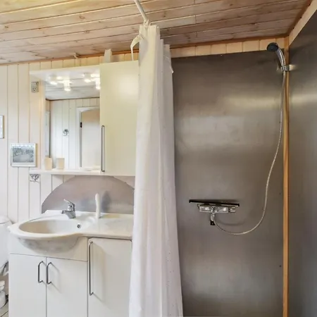 Iris - 300m From The Sea By Interhome